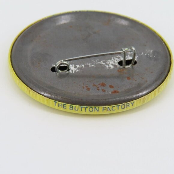 VTG Simmons Mattress I Only Sleep with the Best Yellow Blue Button Pin Brooch - Picture 3 of 6